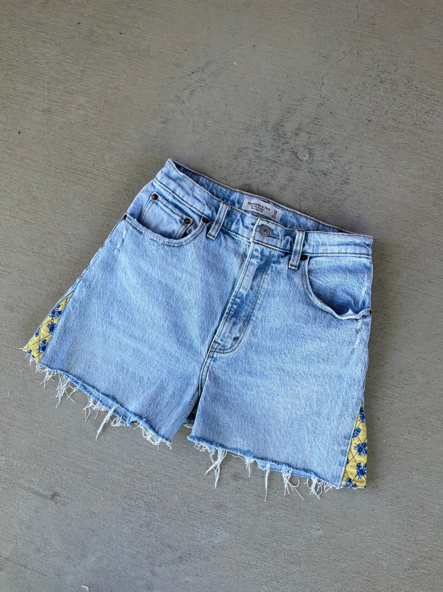 Golden meadow denim shorts (28/6)