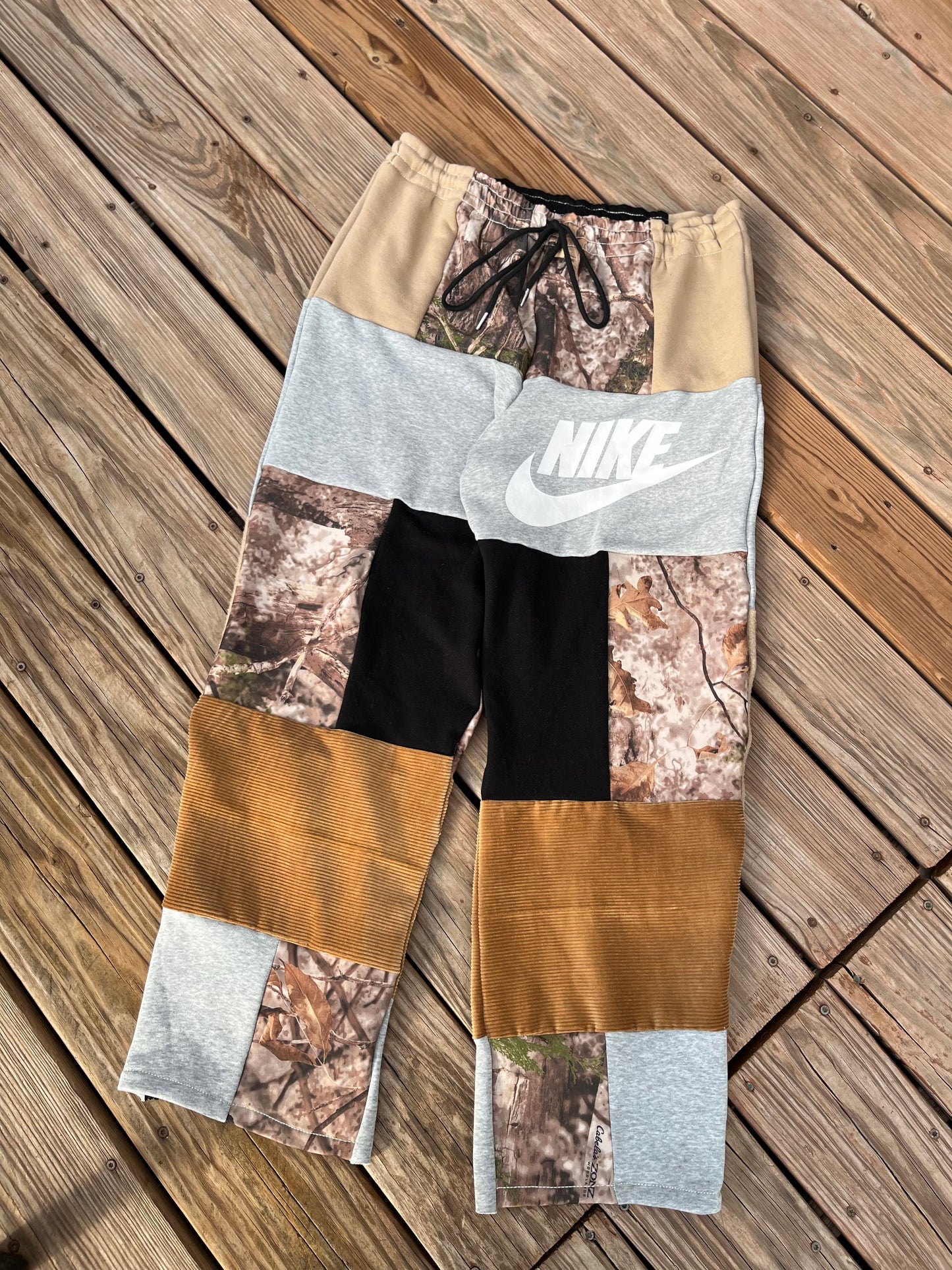 Campfire corduroy patchwork sweatpants (L/XL)