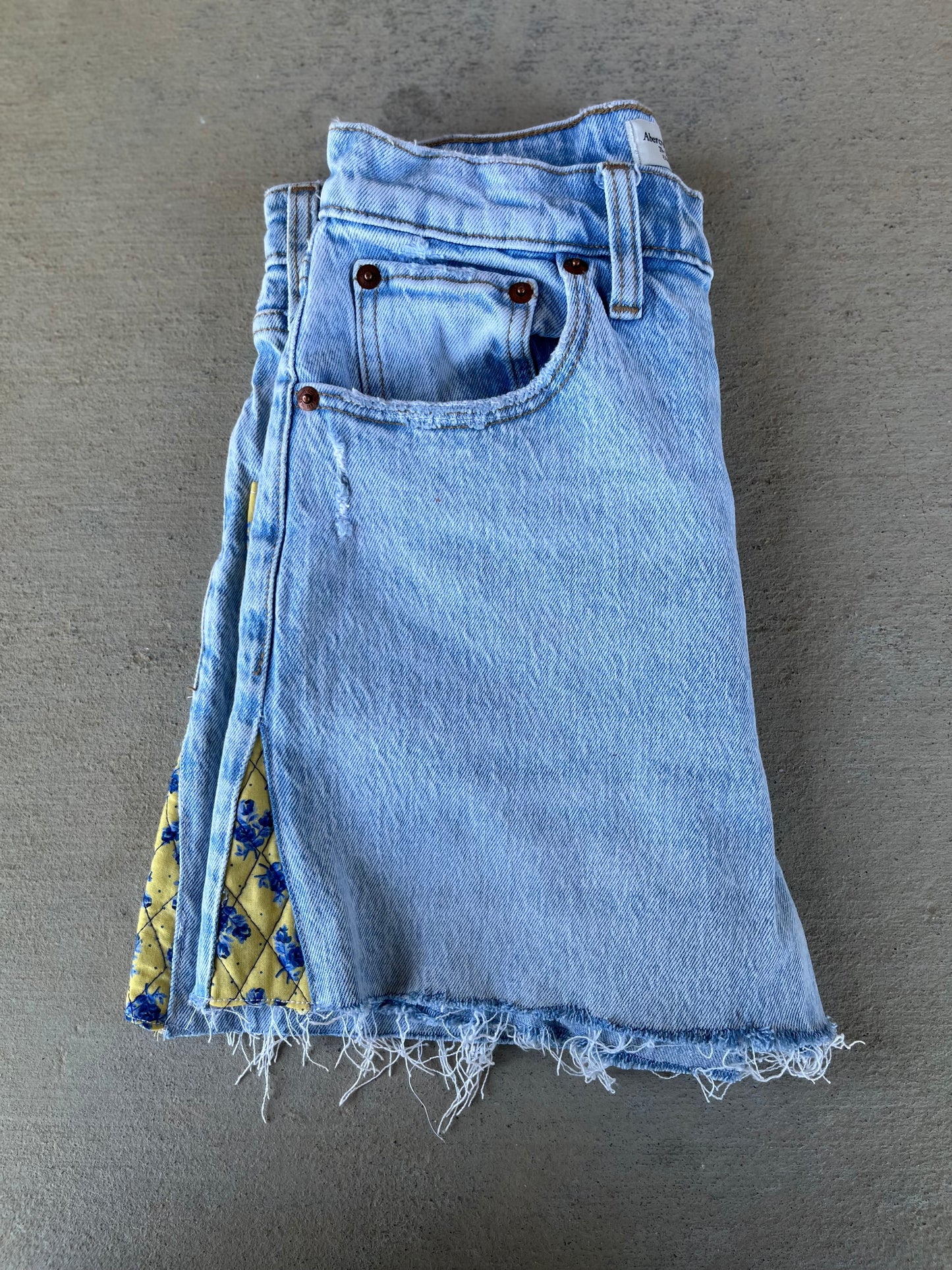 Golden meadow denim shorts (28/6)